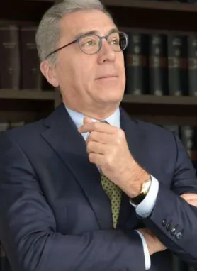 Daniel Roca Vivas, lawyer